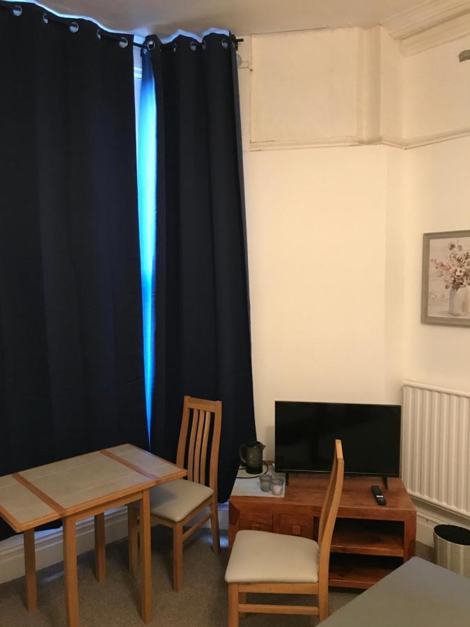 Budget Room En-Suite 8Mins Walk To Singleton Hospital, R3 Sketty 외부 사진