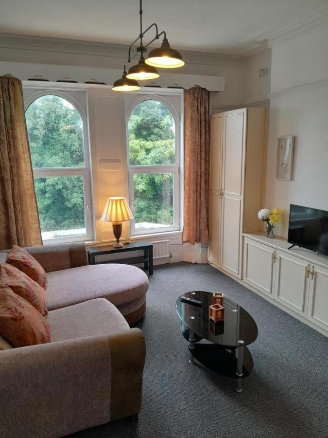 Budget Room En-Suite 8Mins Walk To Singleton Hospital, R3 Sketty 외부 사진