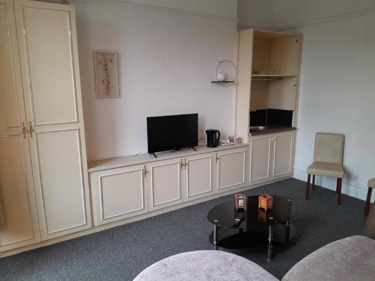 Budget Room En-Suite 8Mins Walk To Singleton Hospital, R3 Sketty 외부 사진